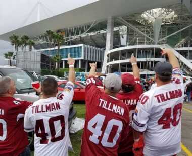Cardinals fans cheering outside stadium